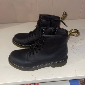 NWT dr martens kids size 4 black never worn